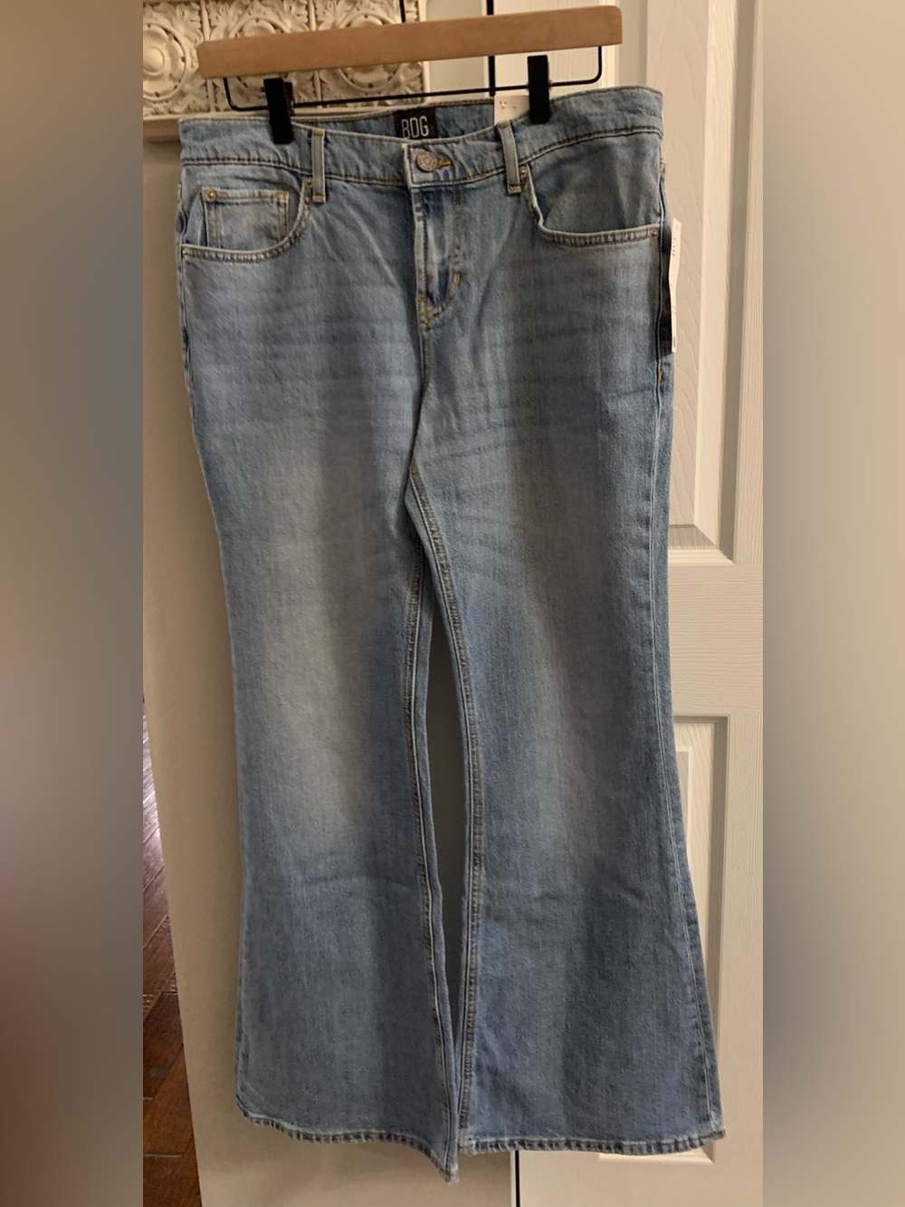 BDG Low Rise Flare Jeans in Faded Blue NWT - 29